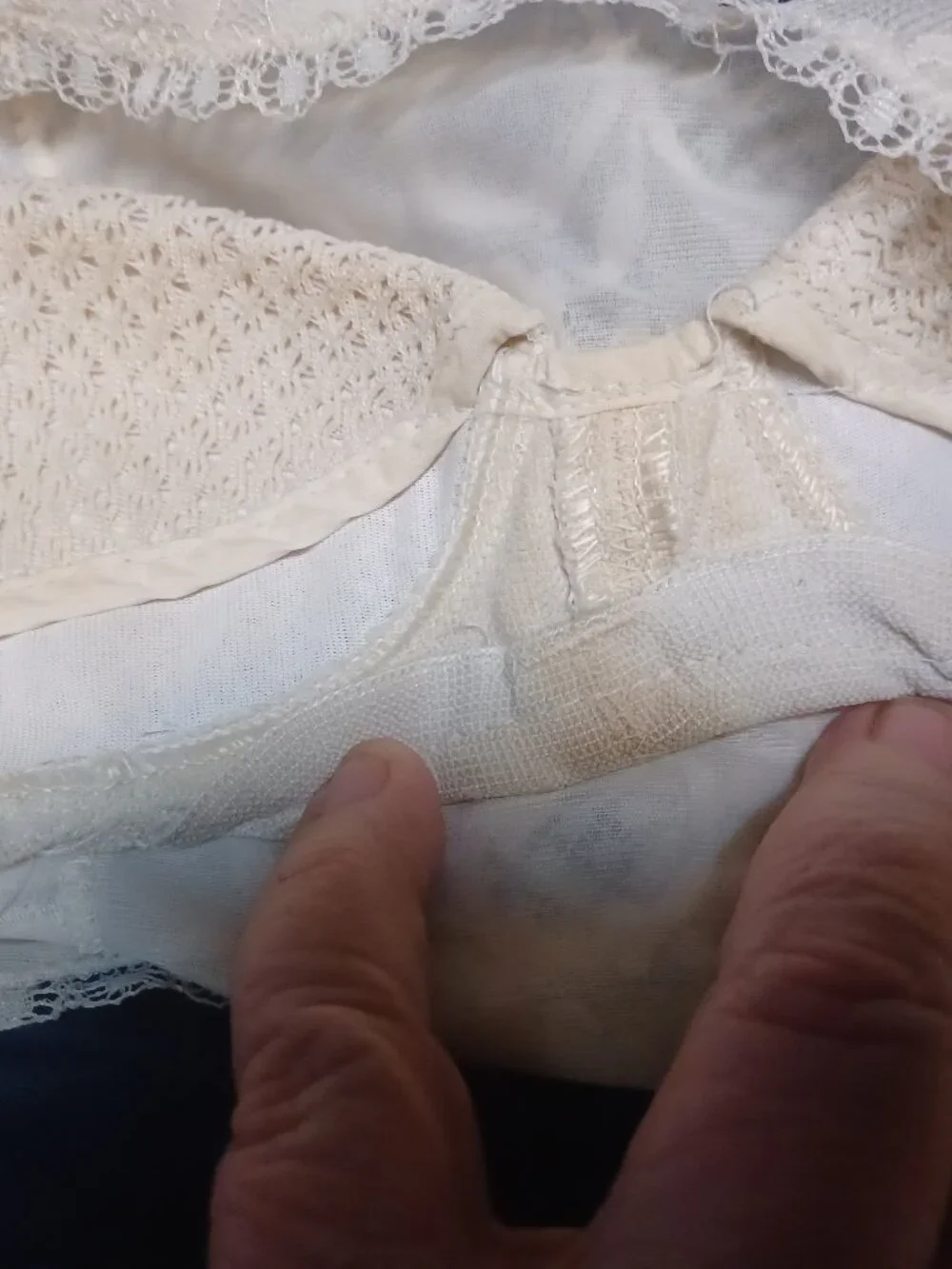 Vintage Vanity Fair Women's Full Slip SZ 32 Cream & Navy - Picture 9 of 9